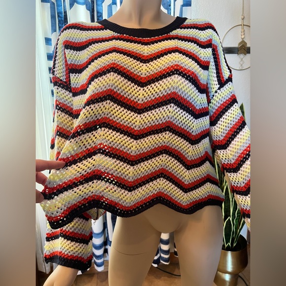 Lumiere Crochet Bell Sleeve Cropped Sweater Size L - Picture 3 of 9